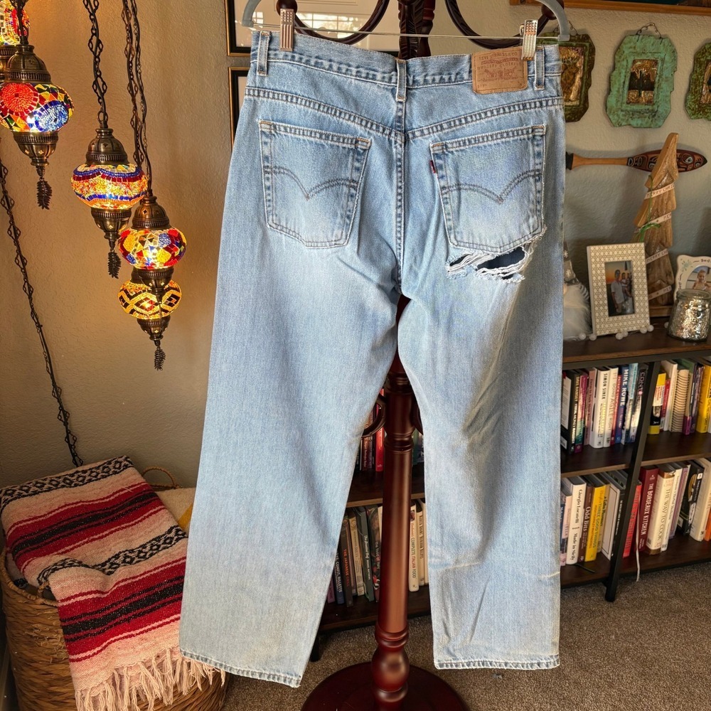 Vintage 90s Levi's 560 Loose Fit Straight Leg Jeans • Light Wash, Size 12 - Picture 5 of 12